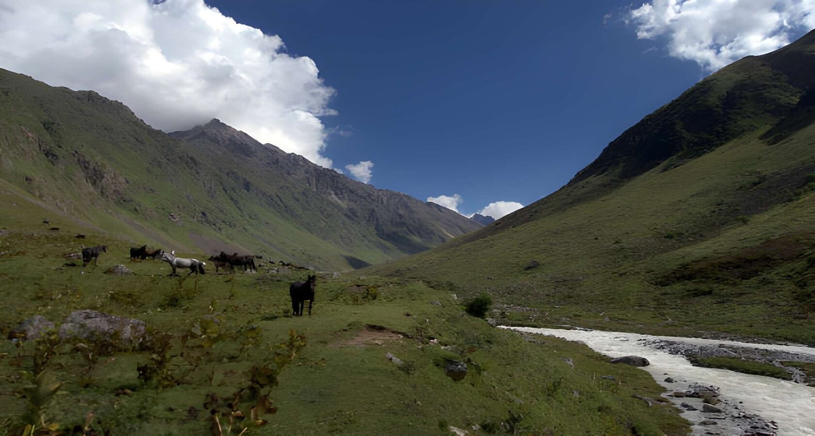 Amarnath Yatra 2027 Helicopter Booking Cost: Amarnath Yatra helicopter at the Baltal and Pahalgam helipads