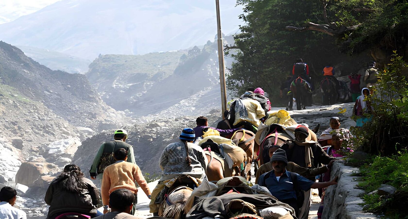 Amarnath Yatra Helicopter Booking Contact Number: Amarnath Yatra helicopter at the Baltal and Pahalgam helipads