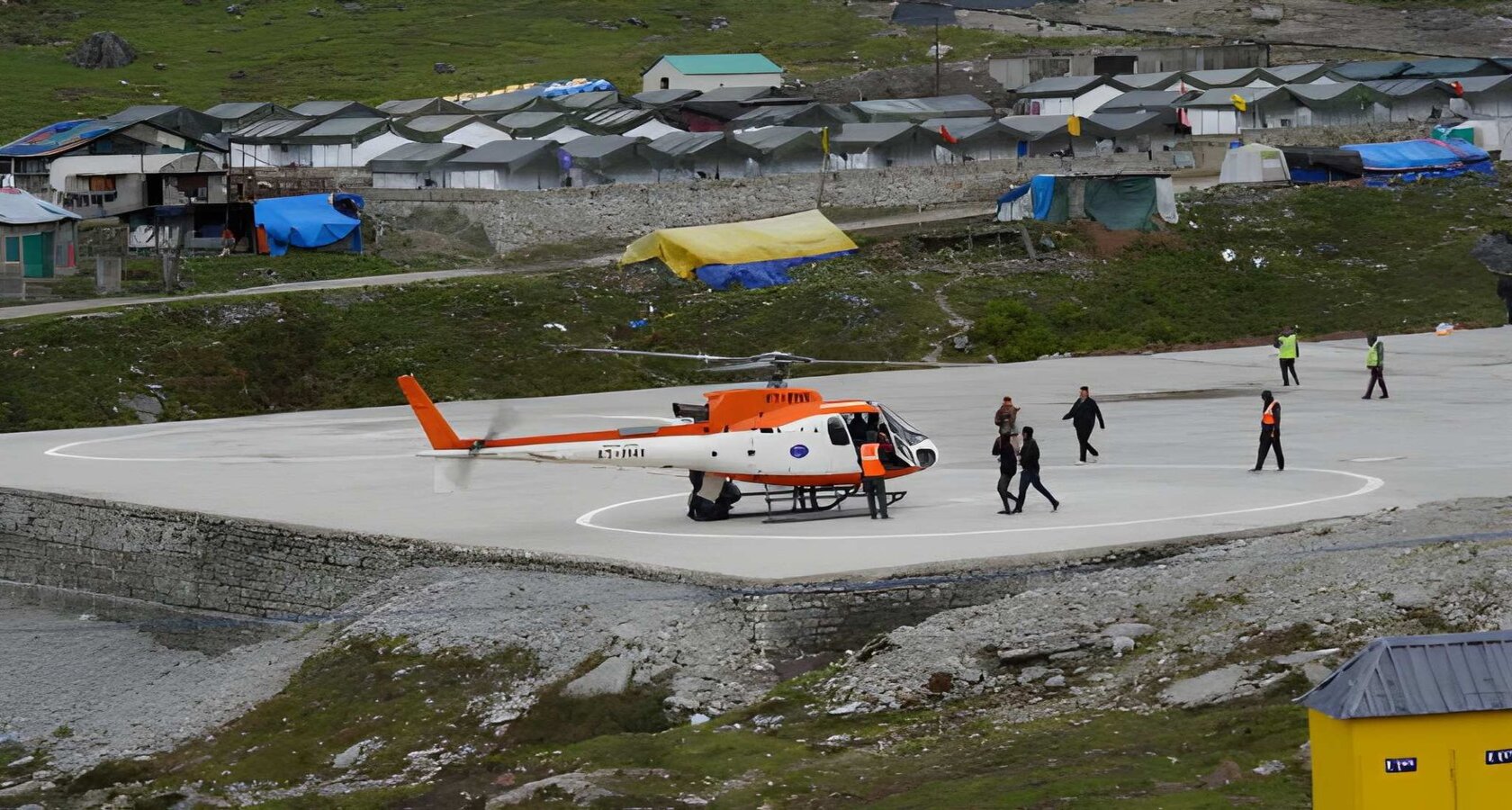 Amarnath Yatra Helicopter Booking Official Website: Amarnath Yatra helicopter at the Baltal and Pahalgam helipads