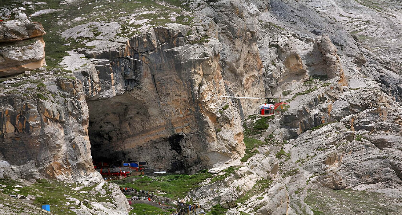 Amarnath Yatra Helicopter Tour Package from Gurgaon: Amarnath holy cave and the Kashmir valley