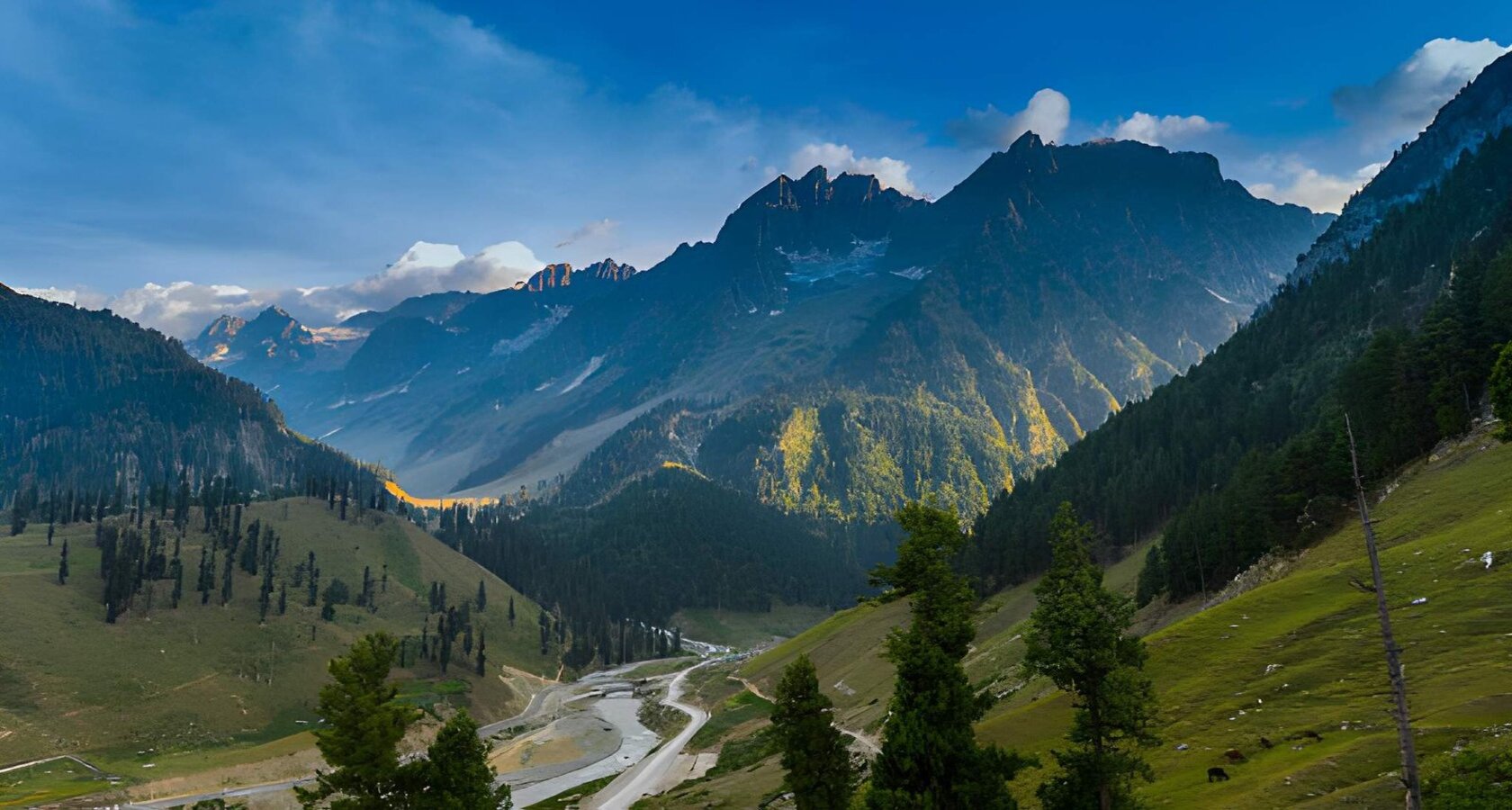 Amarnath Yatra Helicopter Tour Package from Gwalior: Amarnath holy cave and the Kashmir valley