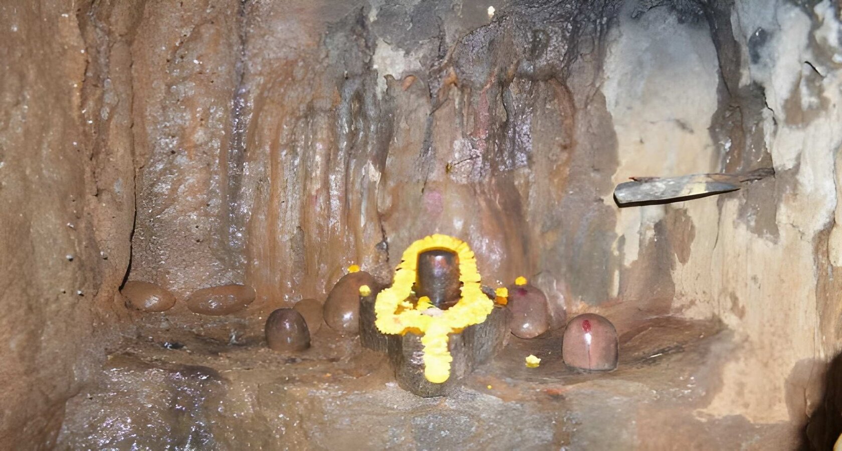 Amarnath Yatra Package from Ahmedabad by Train: Amarnath holy cave and the Kashmir valley
