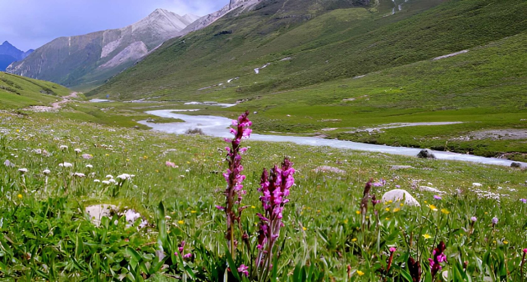 Amarnath Yatra Packages Booking: Amarnath Yatra helicopter at the Baltal and Pahalgam helipads