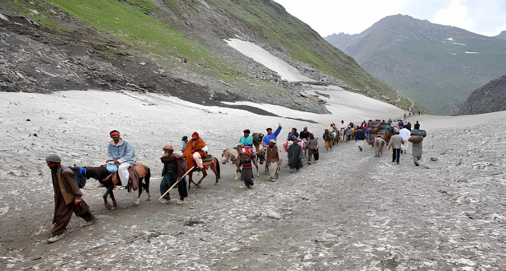 Amarnath Yatra Tour Package from Noida: Amarnath holy cave and the Kashmir valley